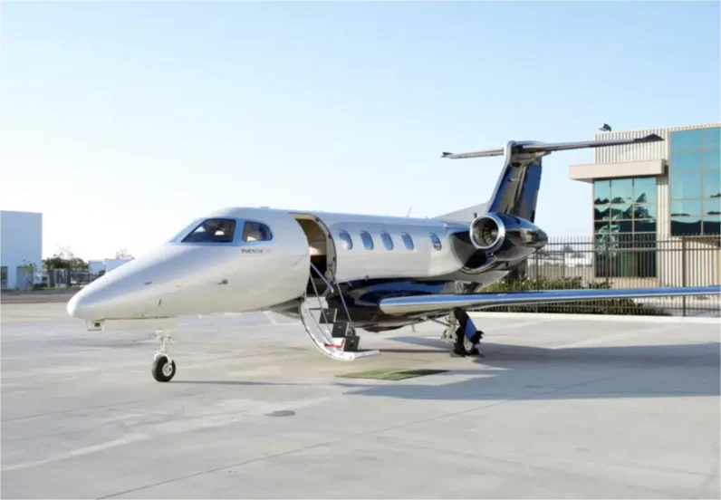 
								Embraer Phenom 300 full									
