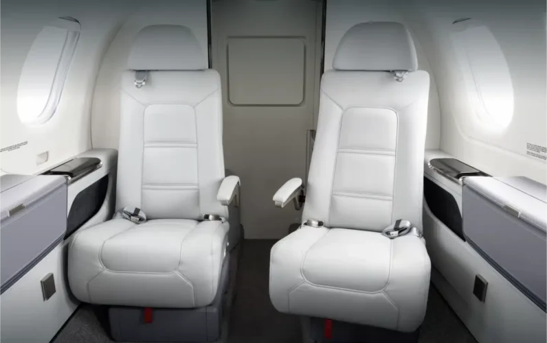 
								Embraer Phenom 100 full									
