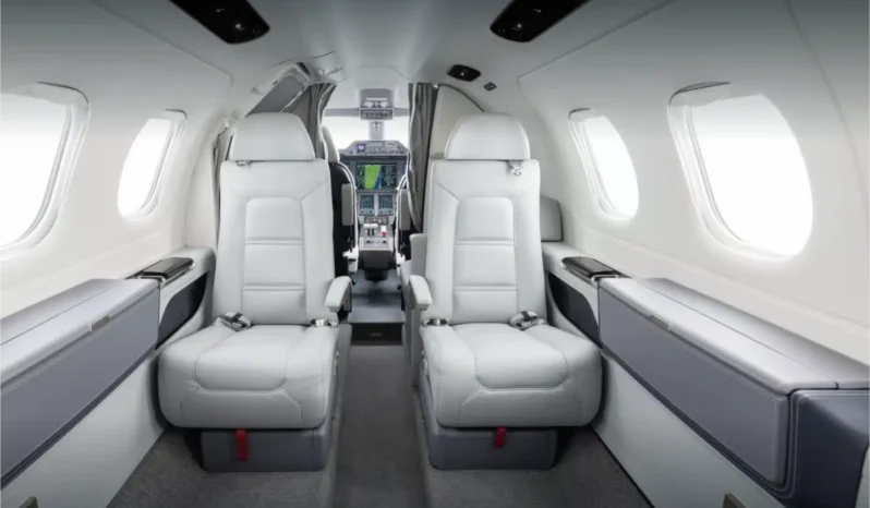 
								Embraer Phenom 100 full									