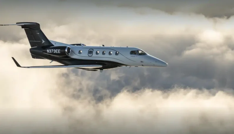 
								Embraer Phenom 300 full									