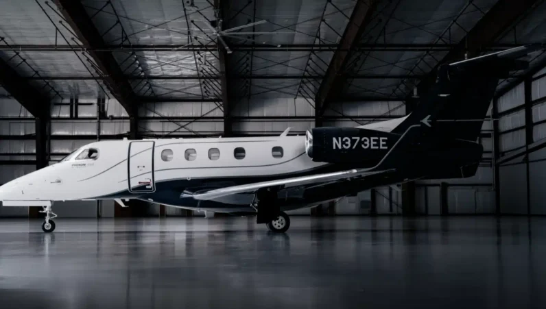
								Embraer Phenom 300 full									