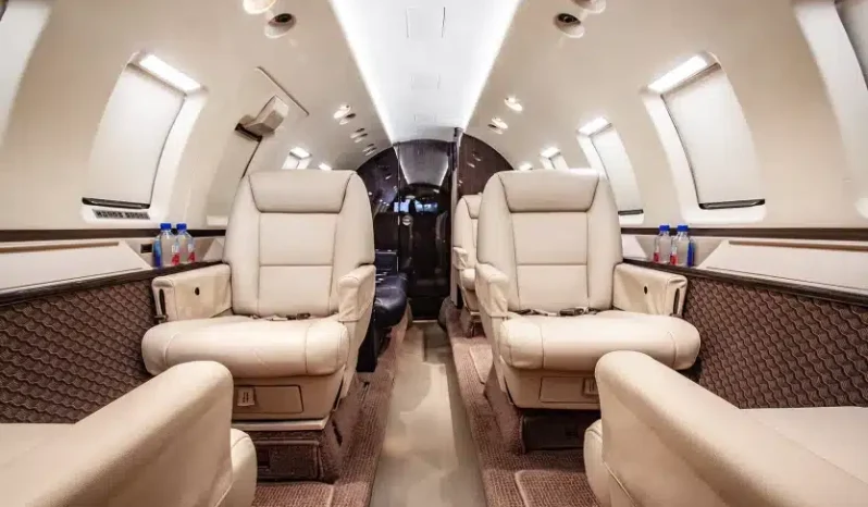 
								Hawker 800XP full									