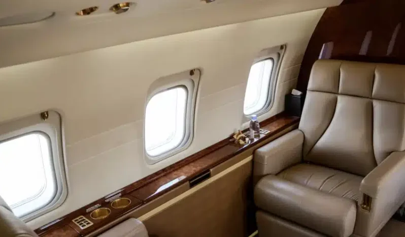 
								Bombardier Challenger 604 full									