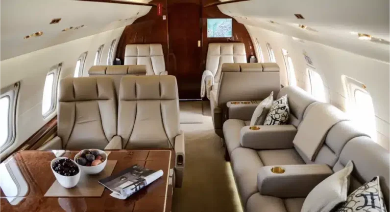 
								Bombardier Challenger 604 full									