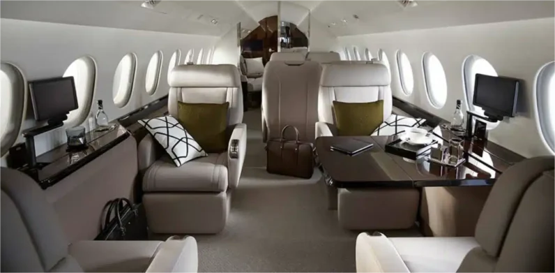 
								Dassault Falcon 900 full									