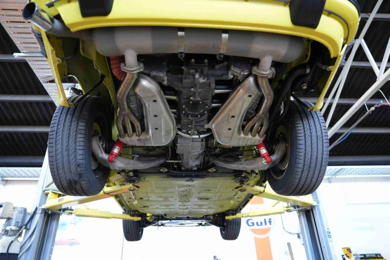 
								1977 Porsche 911 S full									